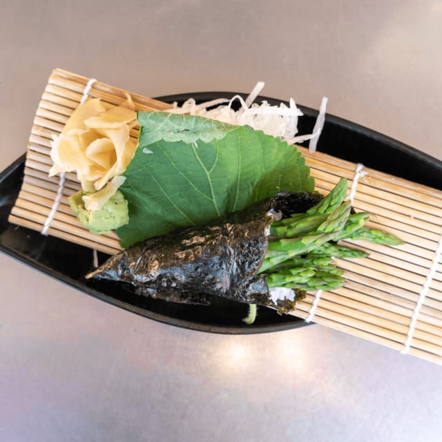 Asparagus Hand Roll.