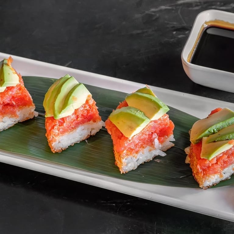 Tantalizing Tuna Roll: Sushi Delights